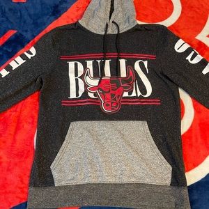 Boys Chicago bulls sweatshirt w/ stocking cap